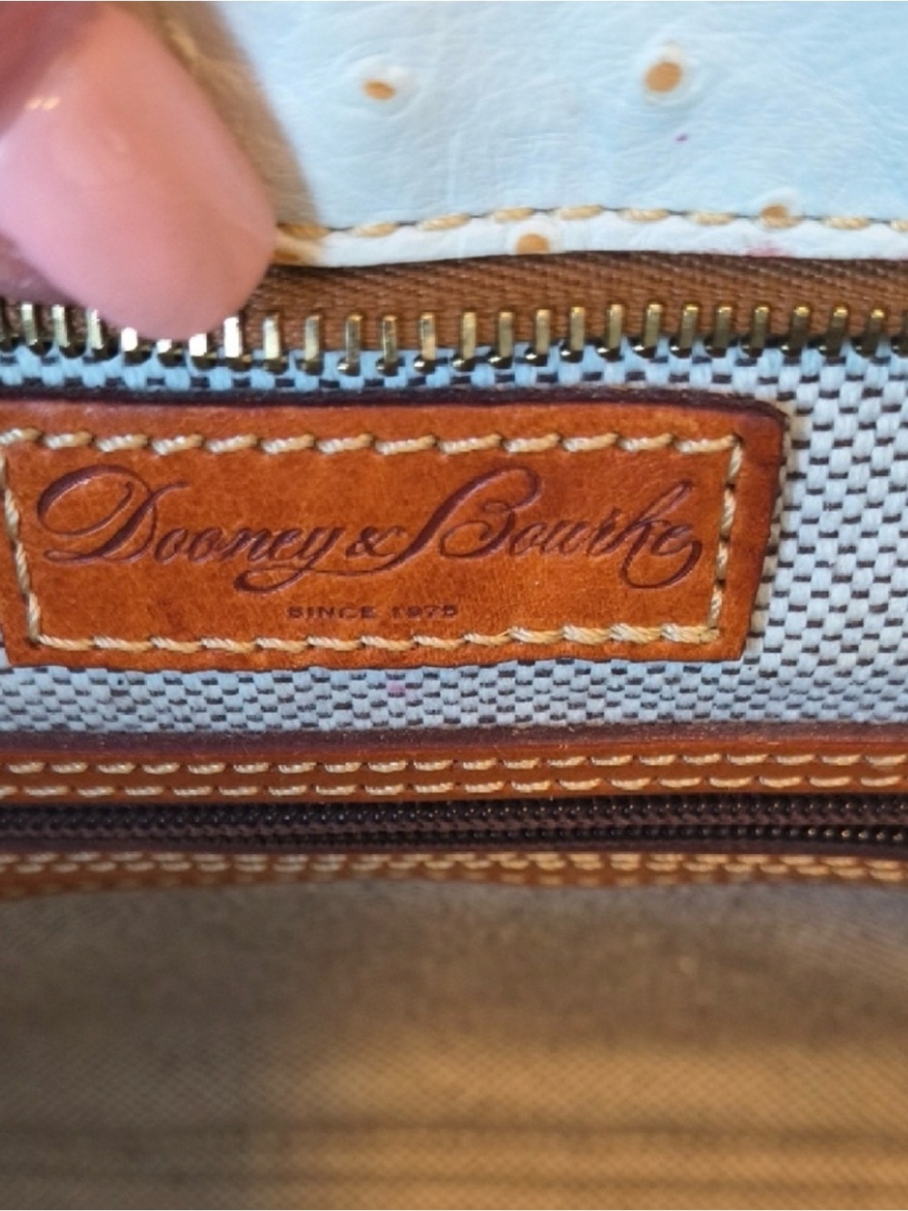 ⭐ Vintage Dooney & Bourke White Ostrich Embossed Leather Tote Bag - Picture 5 of 10